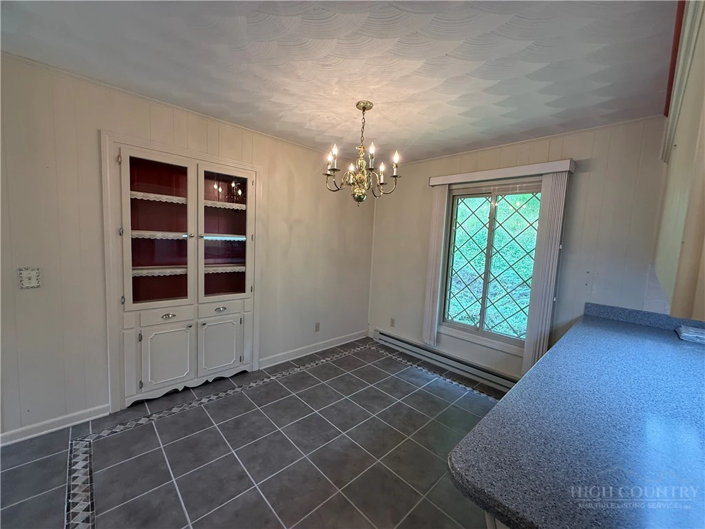 Image number 16 for the current listing