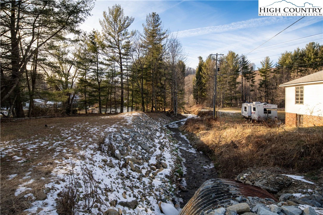 Image number 16 for the current listing
