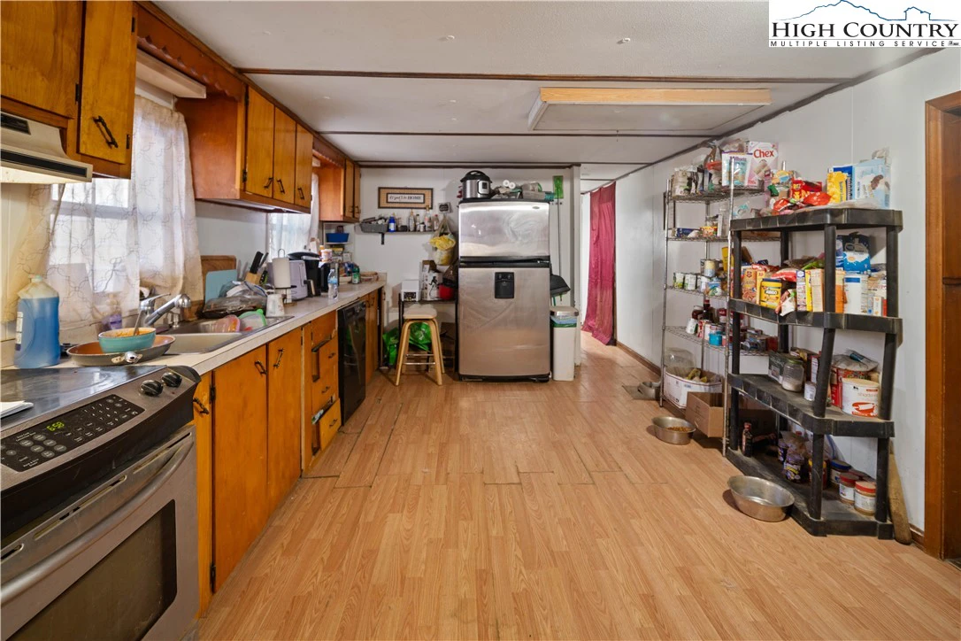 Image number 11 for the current listing