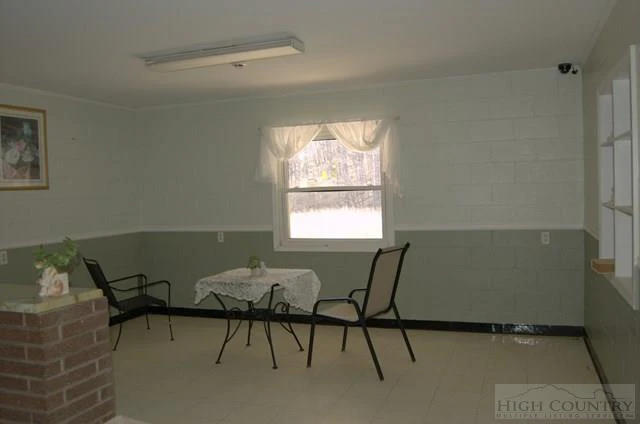 Image number 5 for the current listing