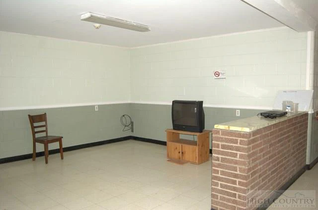 Image number 6 for the current listing