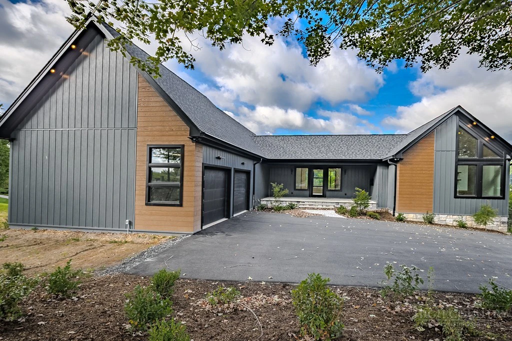 Image number 2 for the current listing