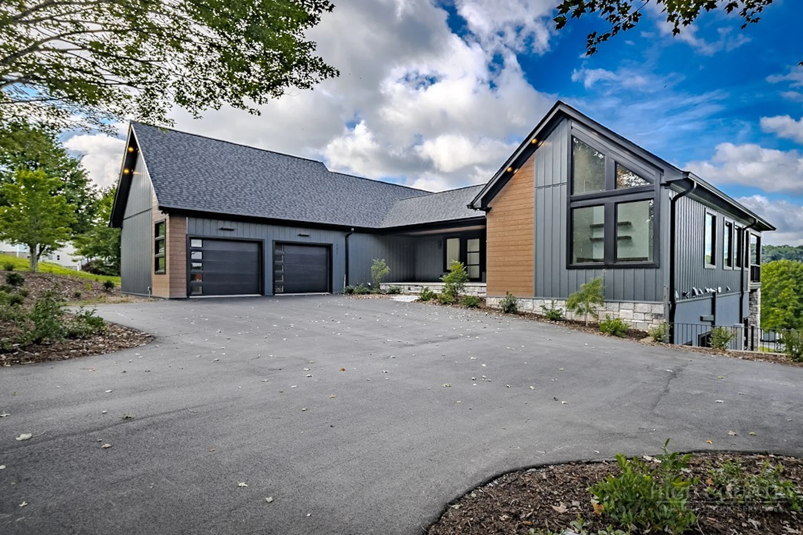 Image number 3 for the current listing