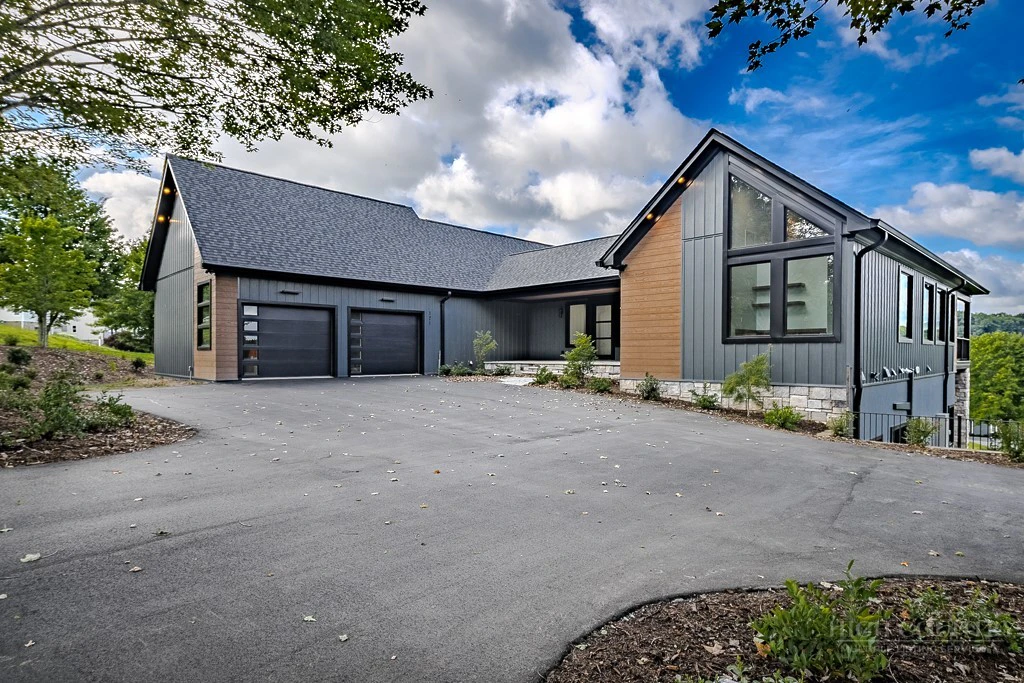 Image number 3 for the current listing
