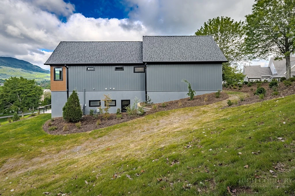 Image number 5 for the current listing