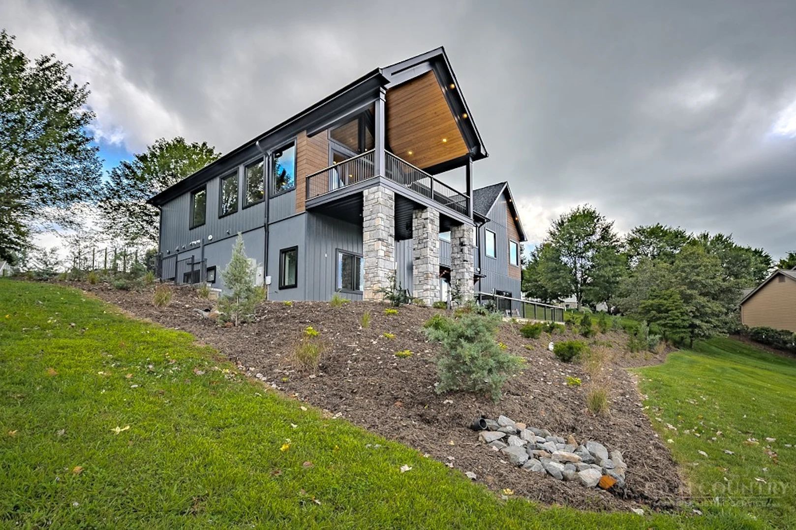 Image number 8 for the current listing