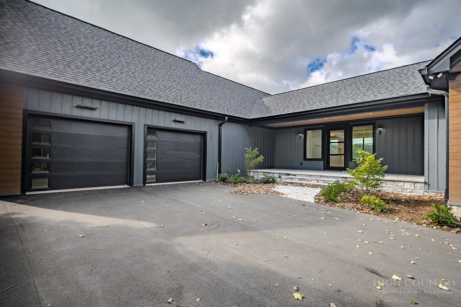 Image number 9 for the current listing