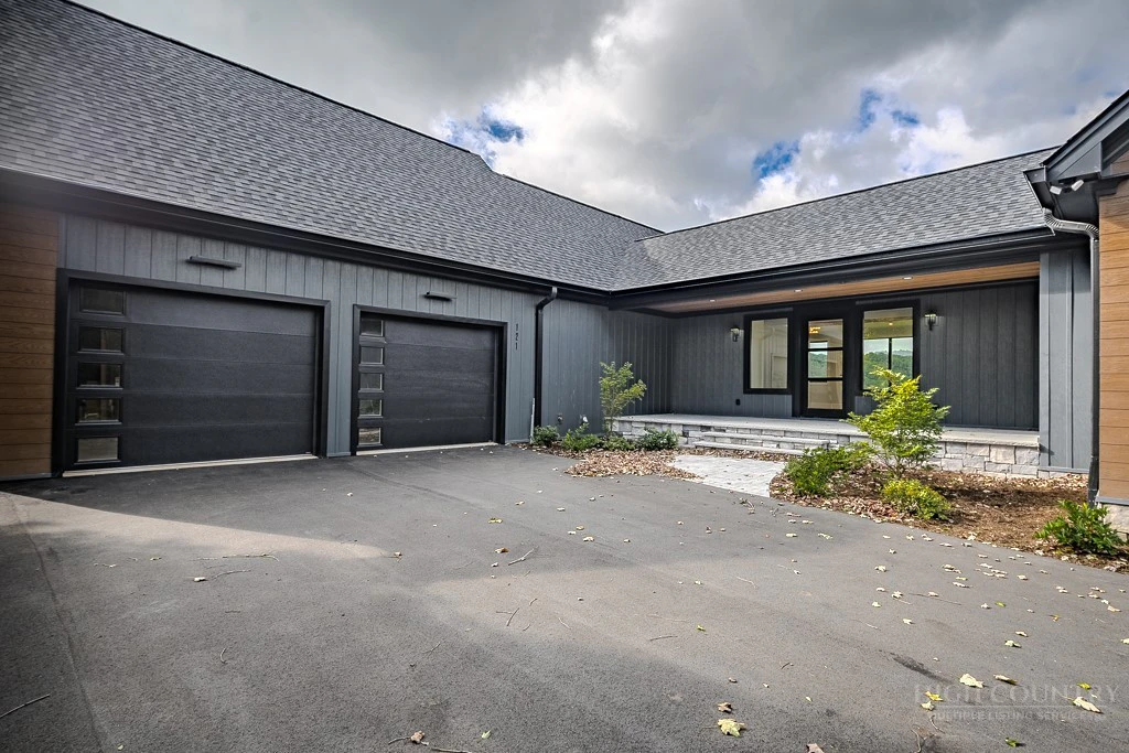 Image number 9 for the current listing