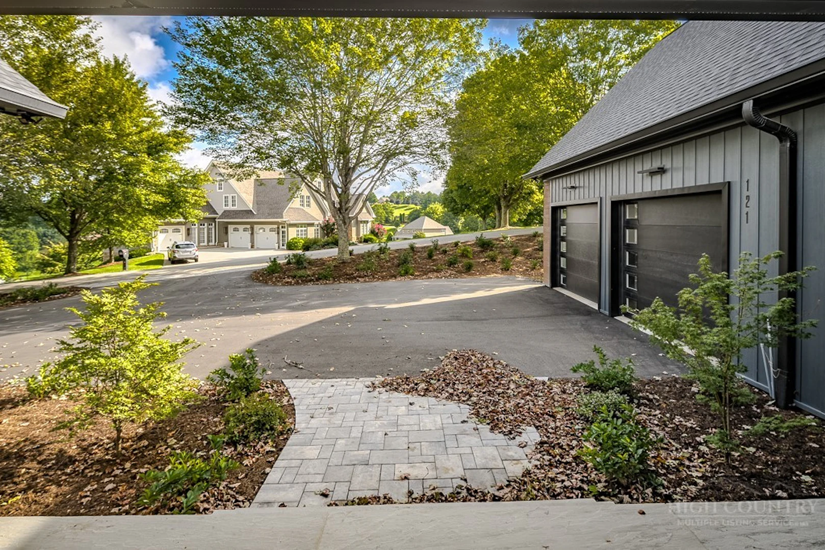 Image number 11 for the current listing