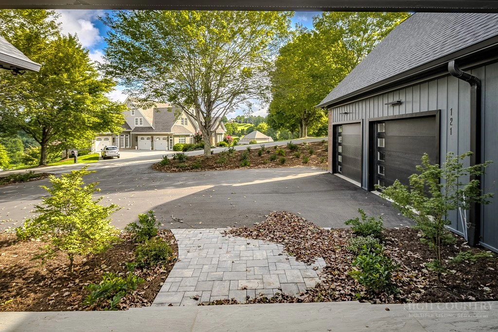 Image number 11 for the current listing