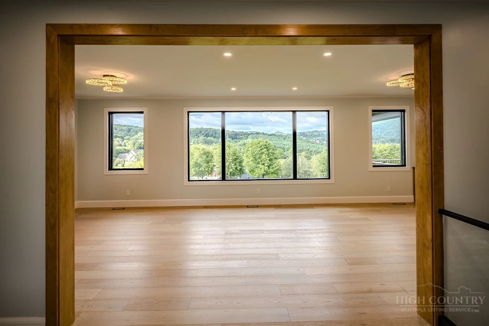 Image number 12 for the current listing