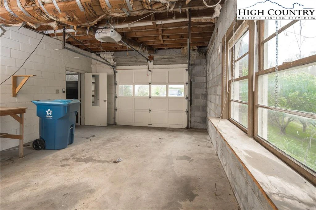 Image number 7 for the current listing