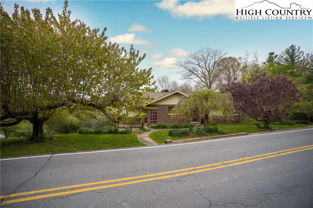 Image number 19 for the current listing
