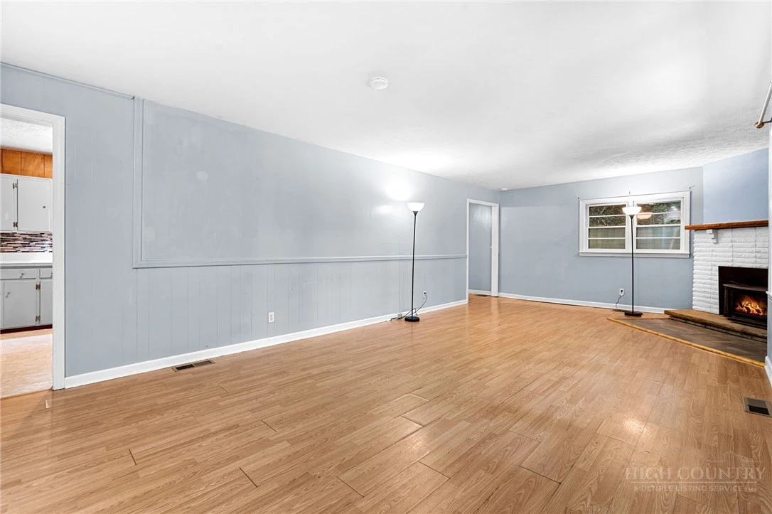 Image number 7 for the current listing