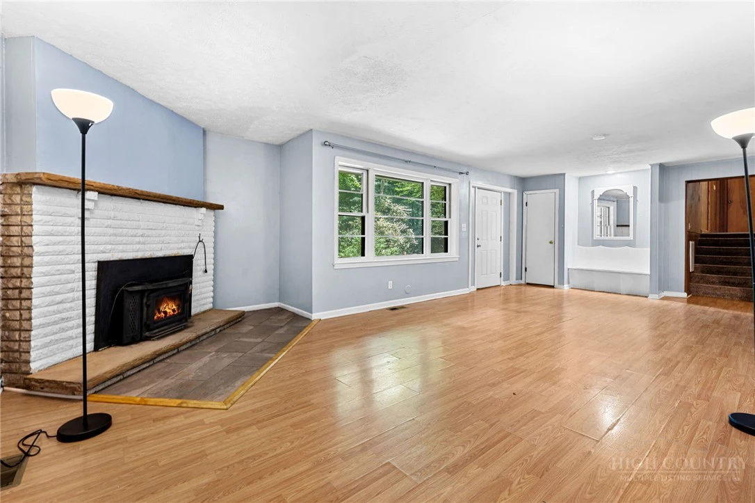 Image number 5 for the current listing