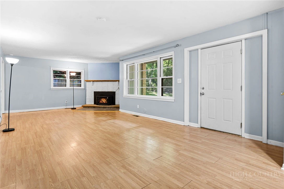 Image number 4 for the current listing