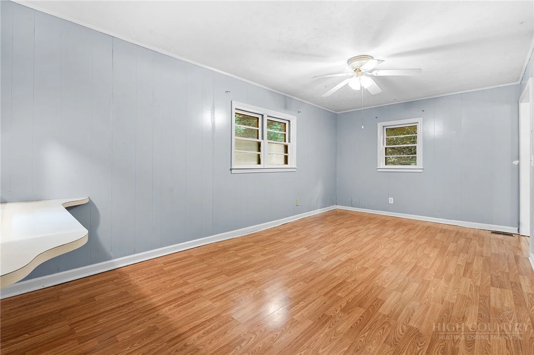 Image number 10 for the current listing