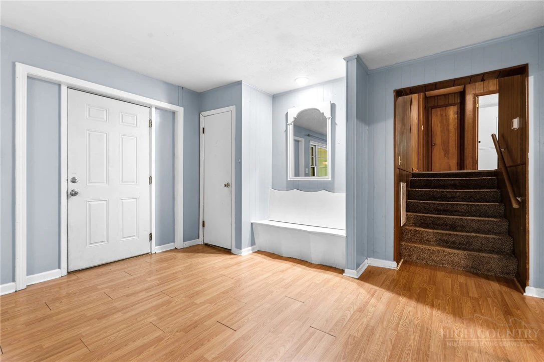 Image number 13 for the current listing