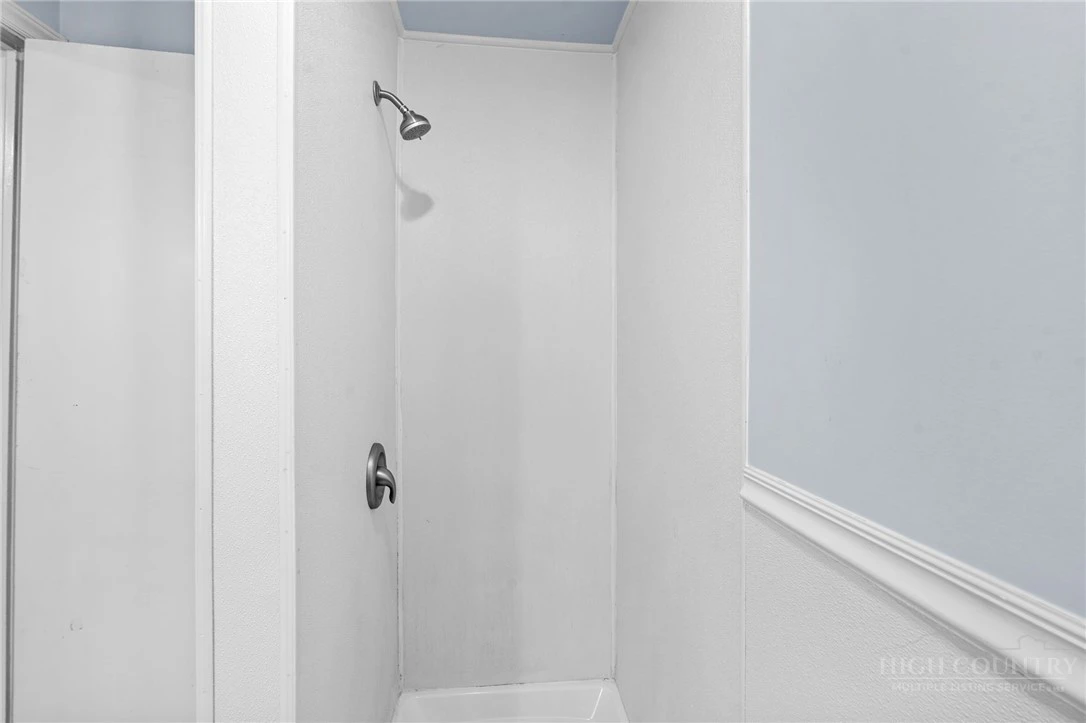 Image number 20 for the current listing