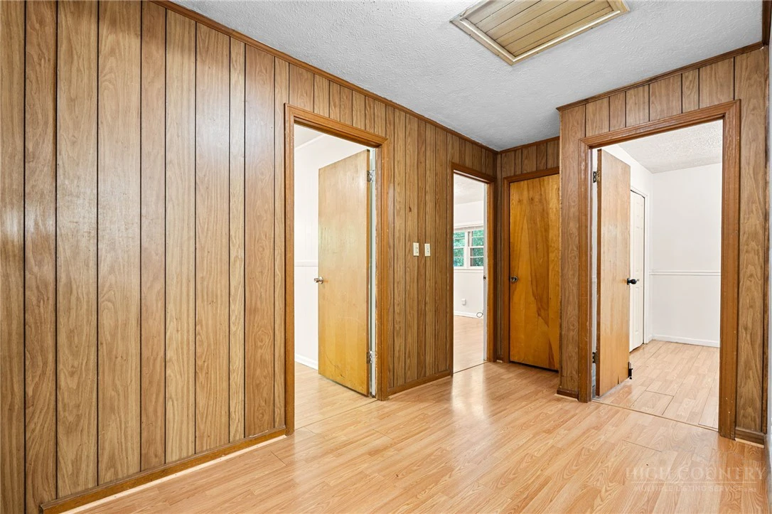 Image number 14 for the current listing