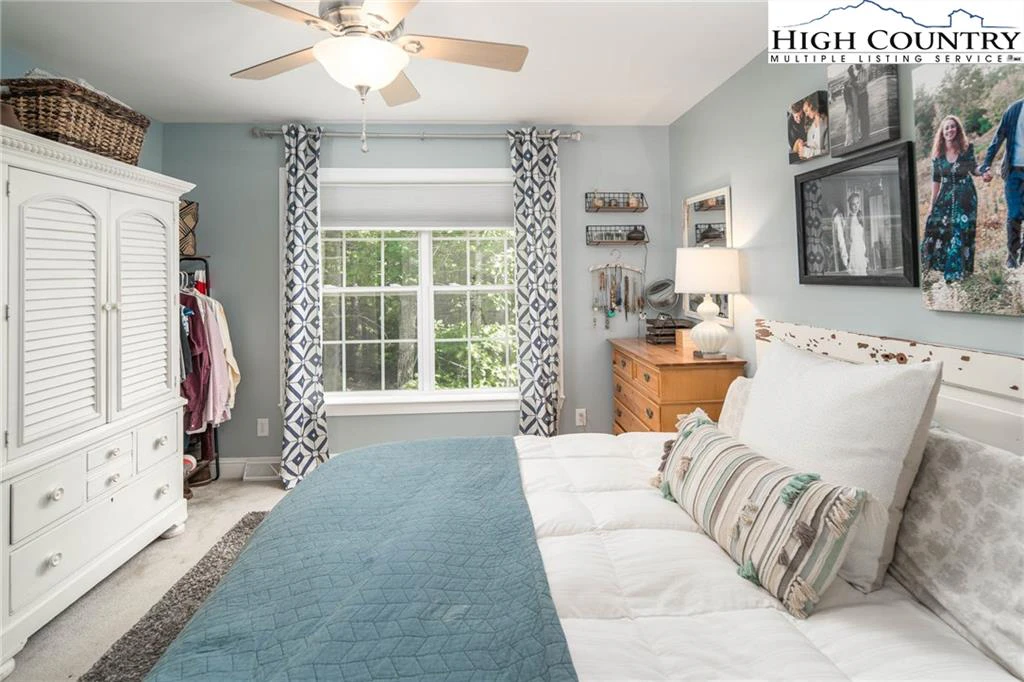 Image number 21 for the current listing