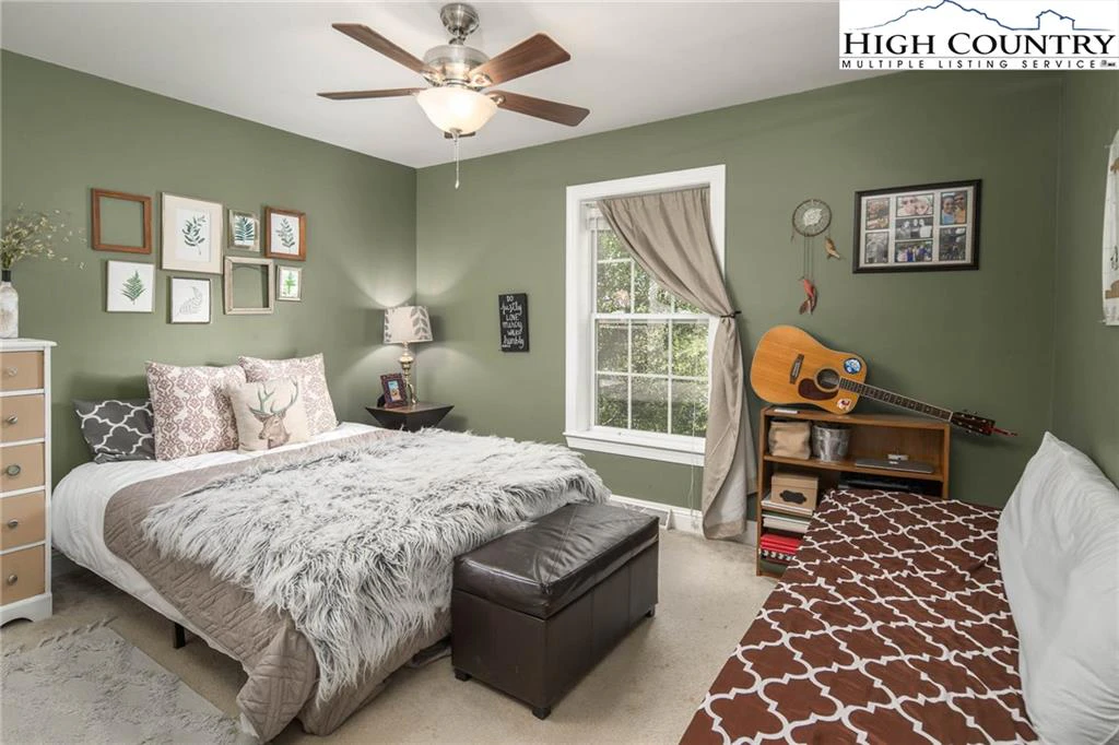 Image number 18 for the current listing