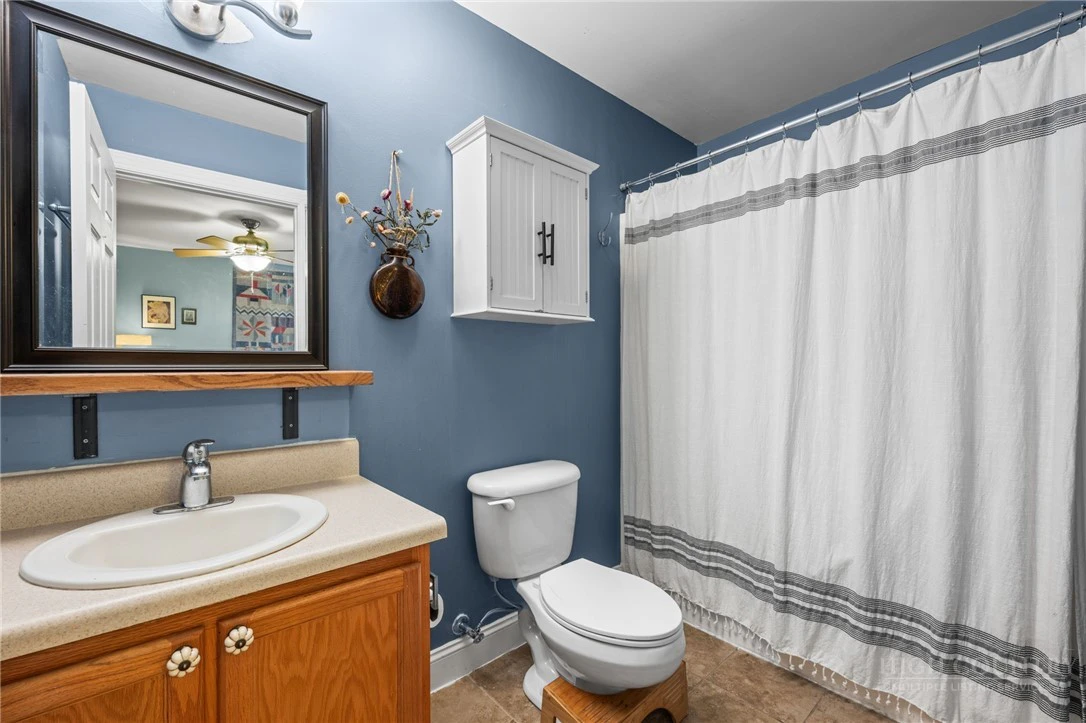 Image number 15 for the current listing