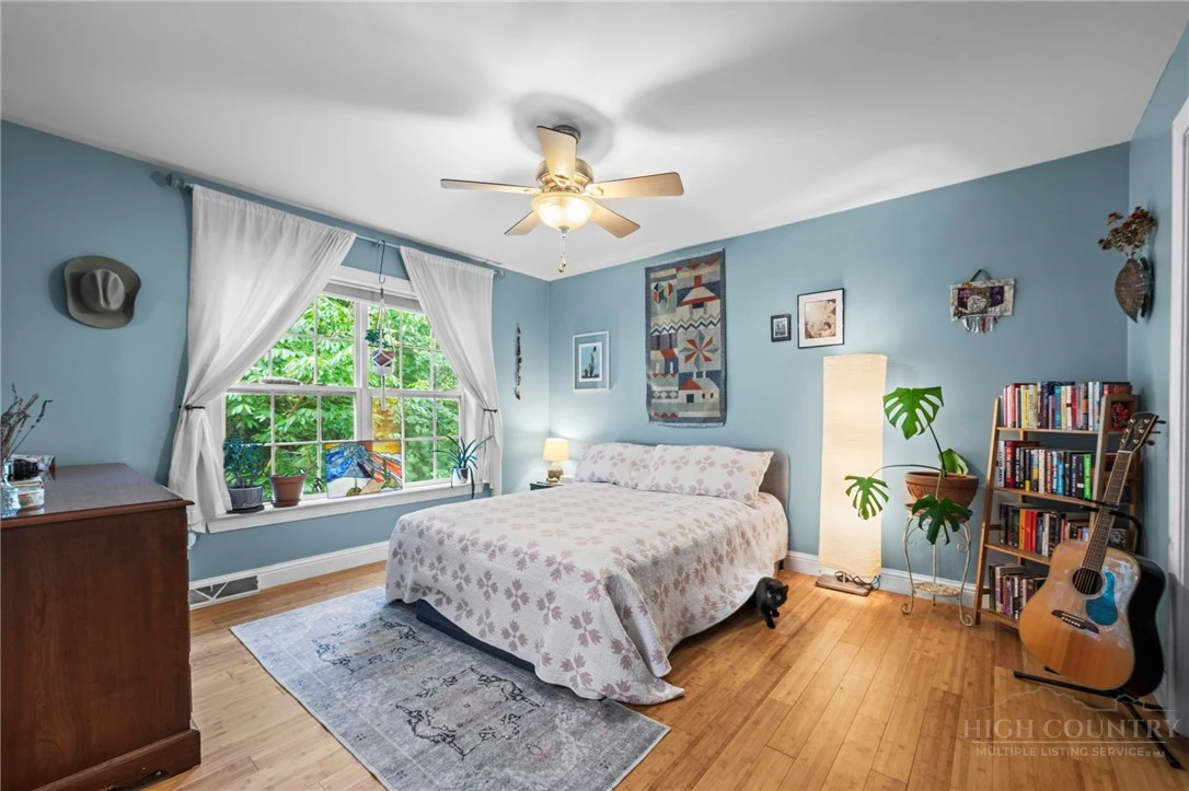 Image number 12 for the current listing