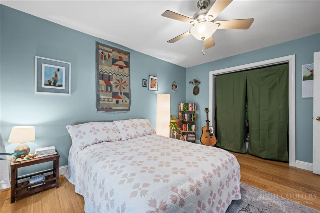 Image number 13 for the current listing