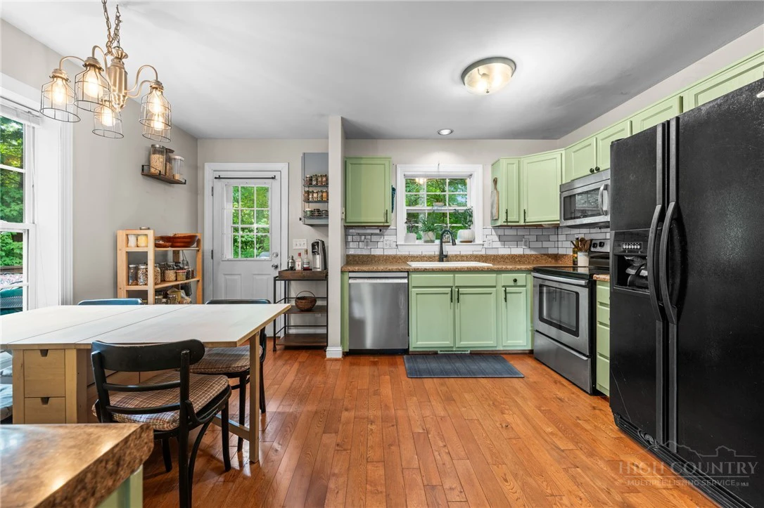 Image number 7 for the current listing