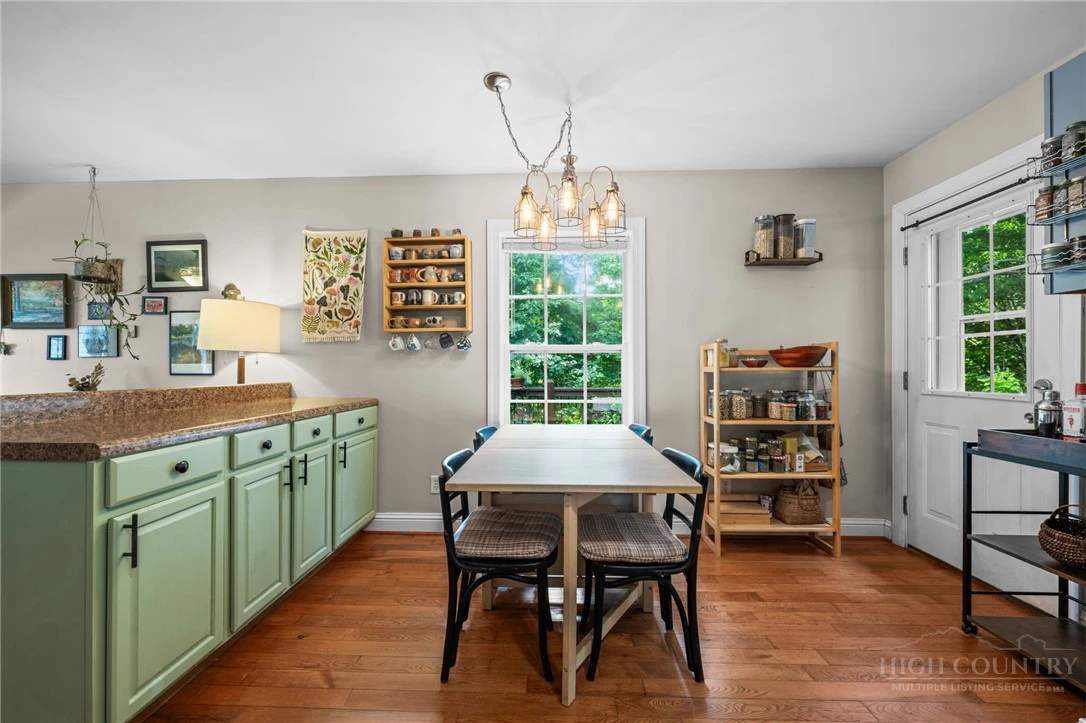Image number 9 for the current listing