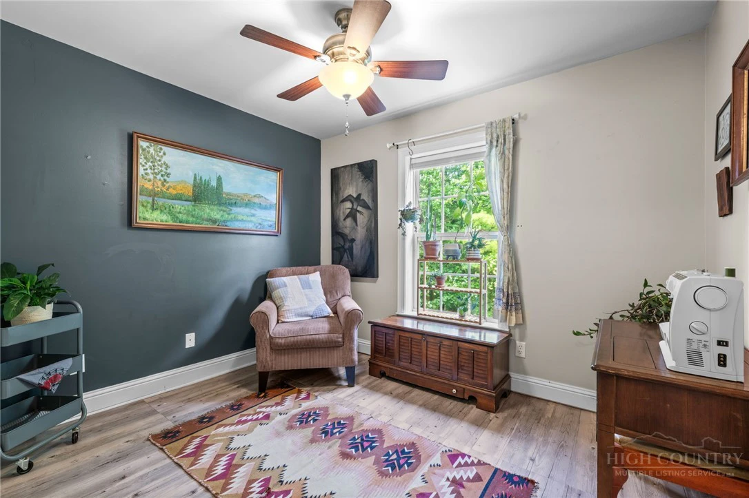 Image number 18 for the current listing
