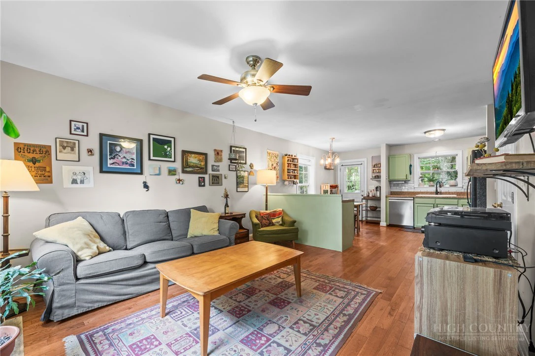 Image number 5 for the current listing