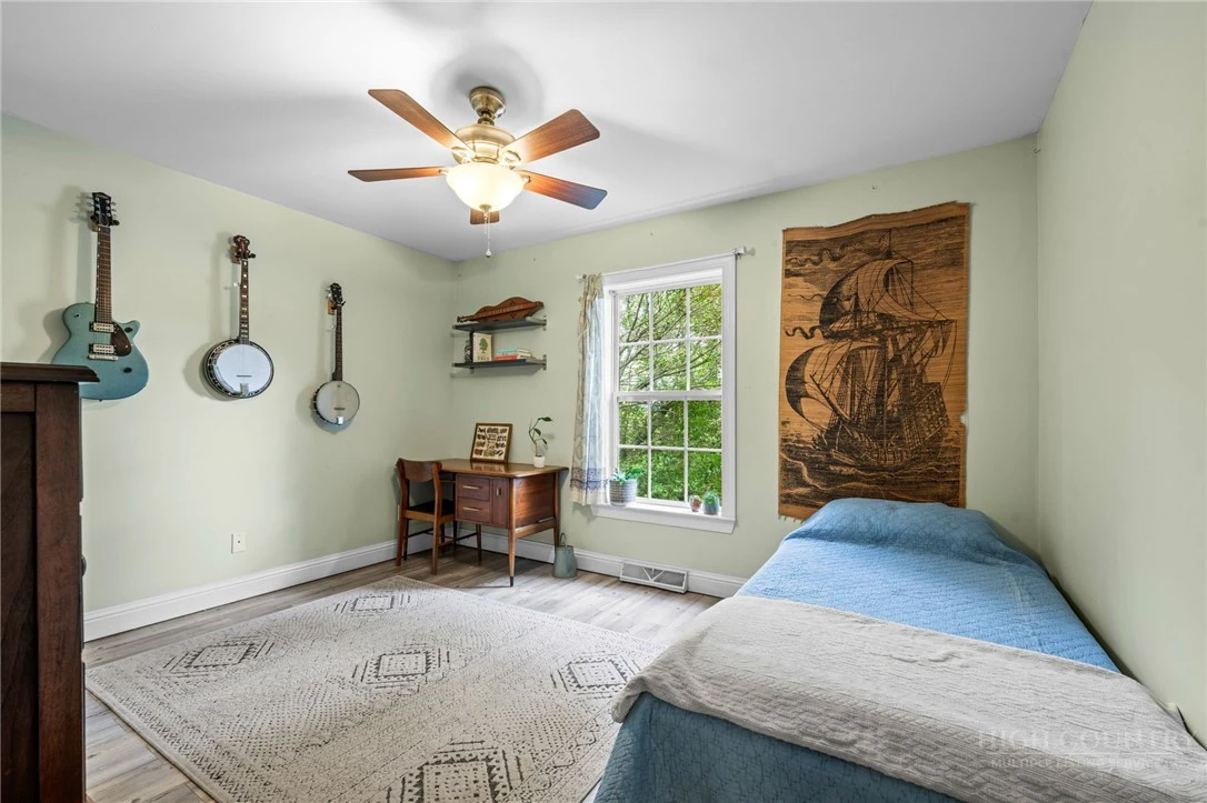 Image number 16 for the current listing