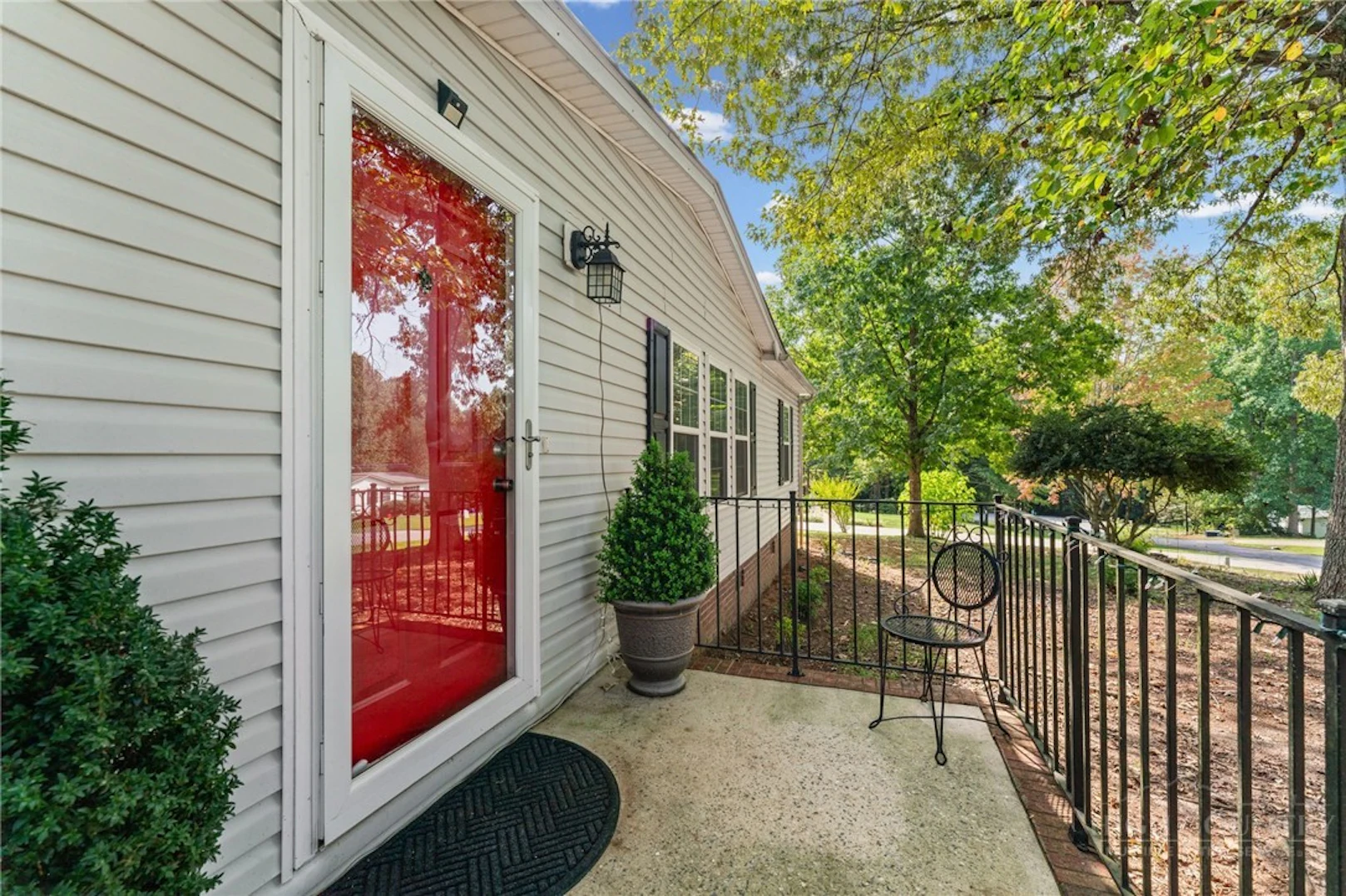 Image number 4 for the current listing
