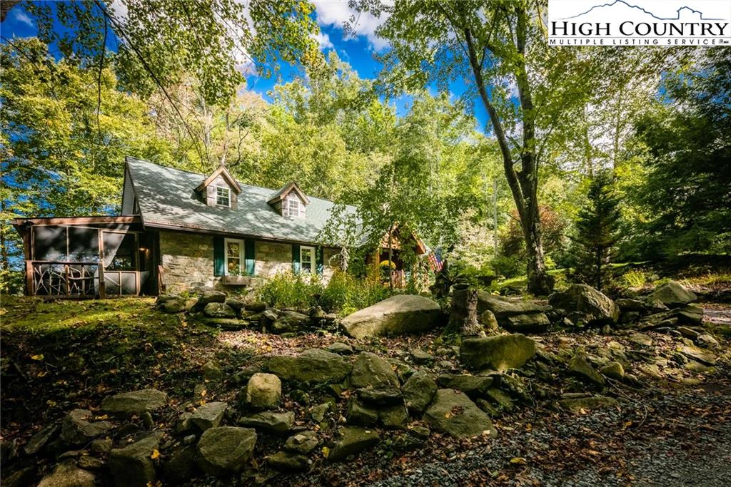Image number 1 for the current listing