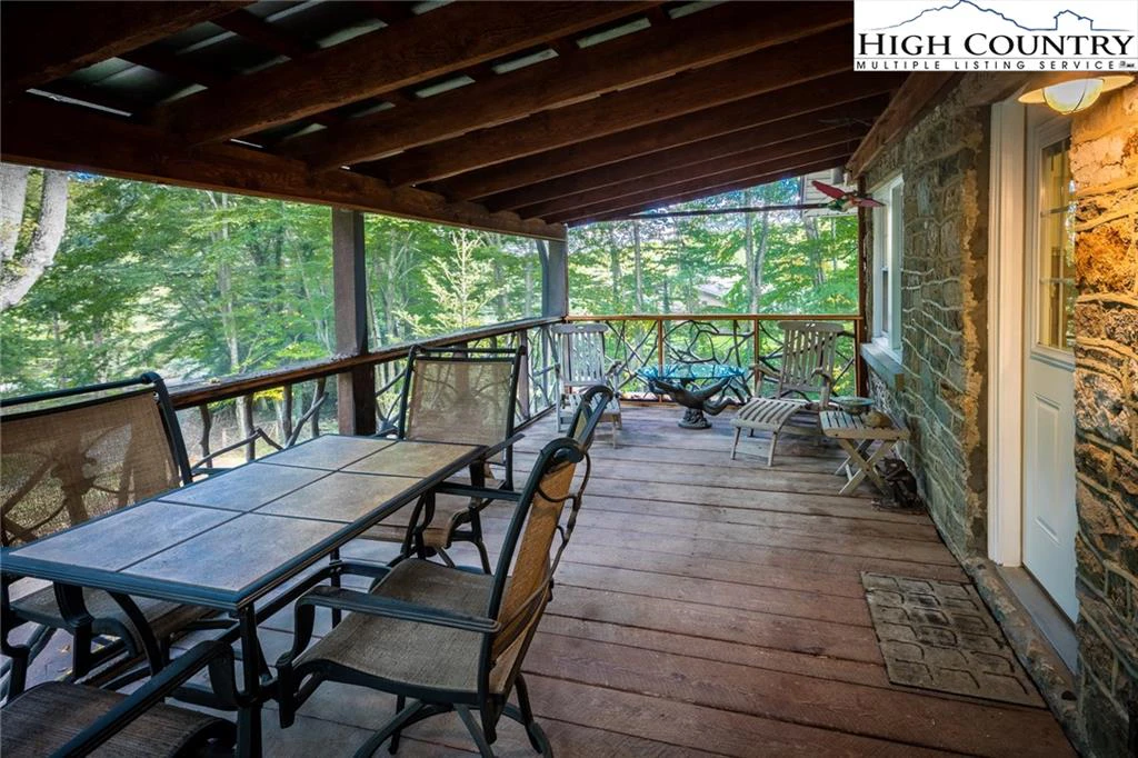 Image number 4 for the current listing