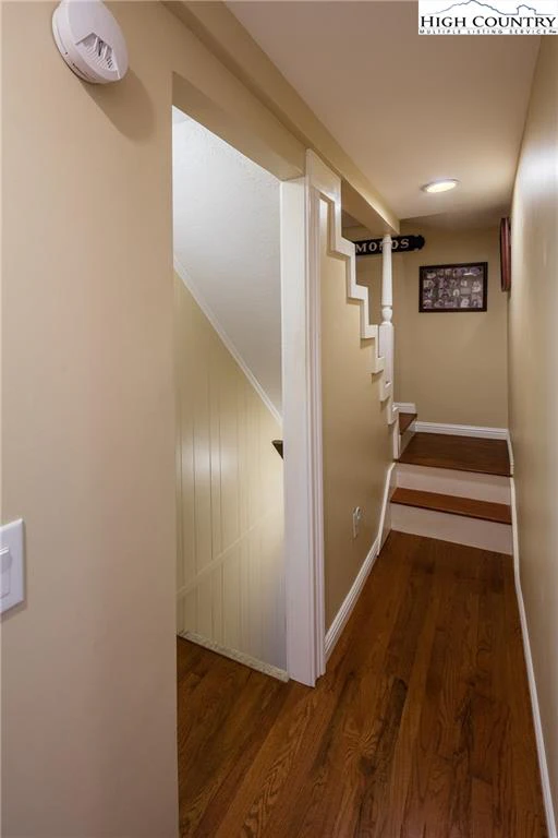 Image number 8 for the current listing