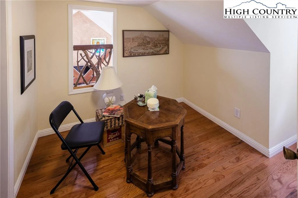 Image number 2 for the current listing