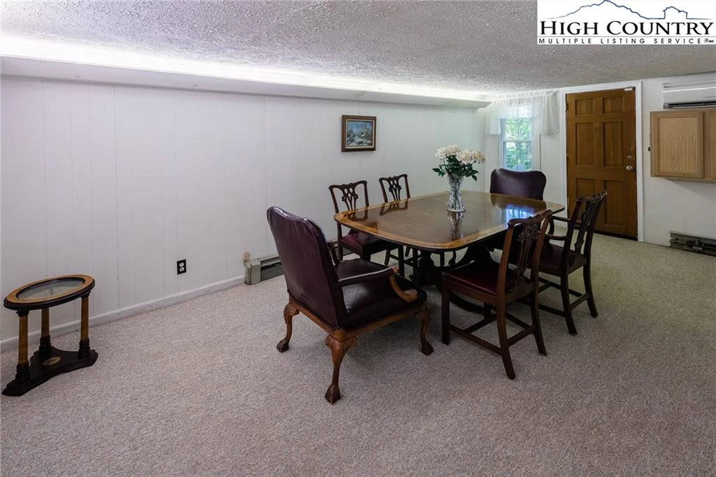 Image number 13 for the current listing