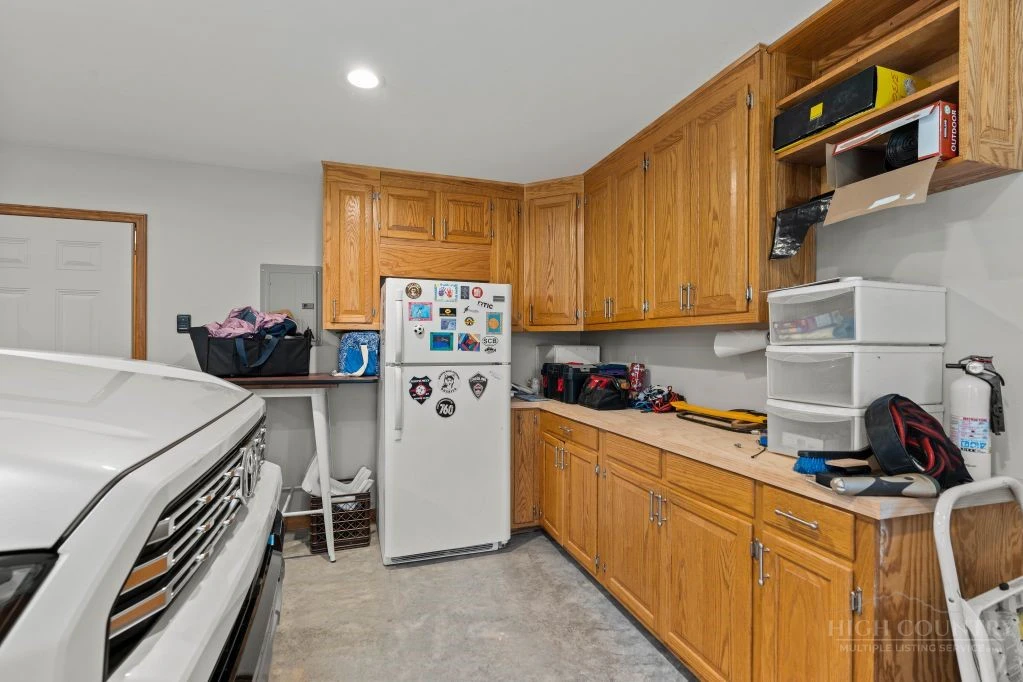 Image number 12 for the current listing