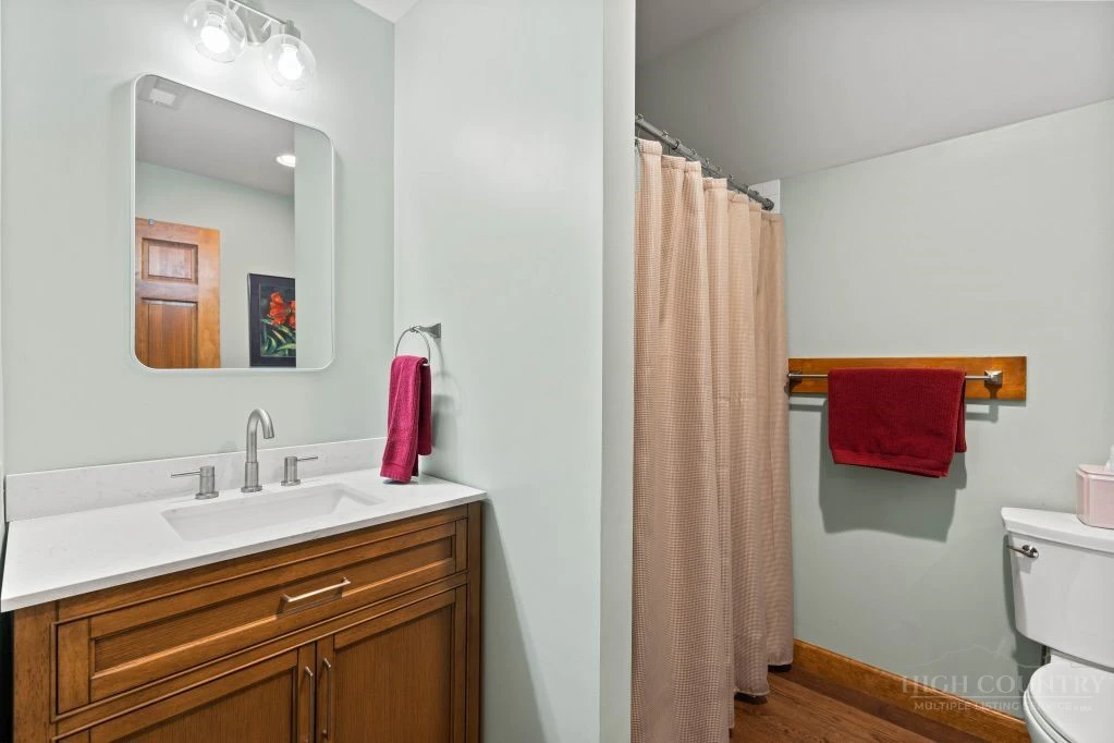 Image number 4 for the current listing