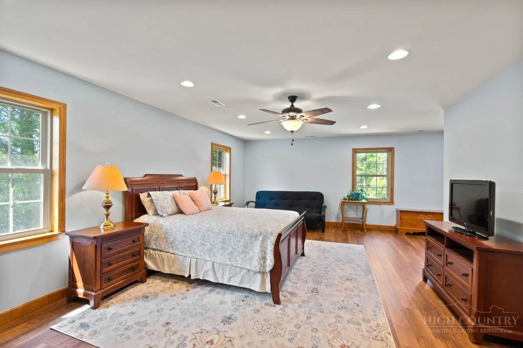 Image number 6 for the current listing