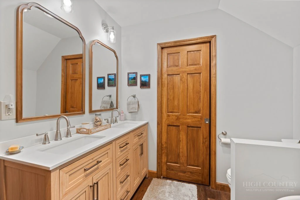 Image number 7 for the current listing