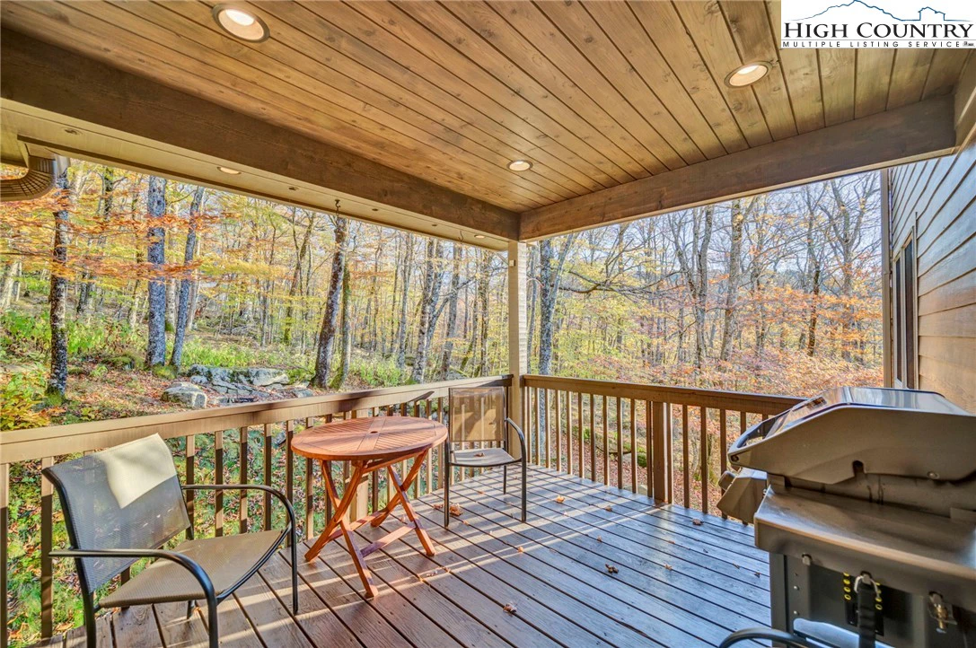 Image number 21 for the current listing