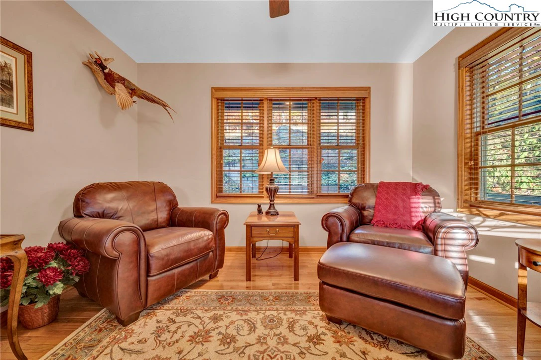 Image number 3 for the current listing