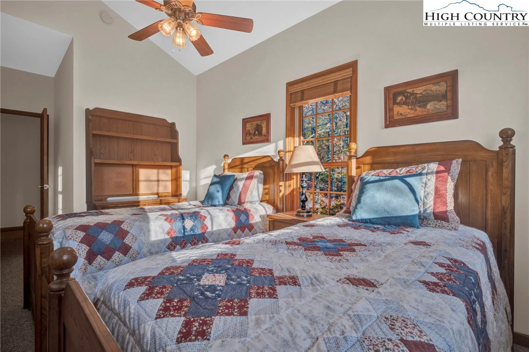 Image number 7 for the current listing