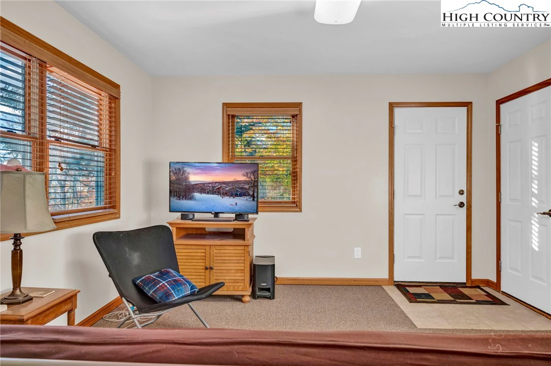 Image number 2 for the current listing