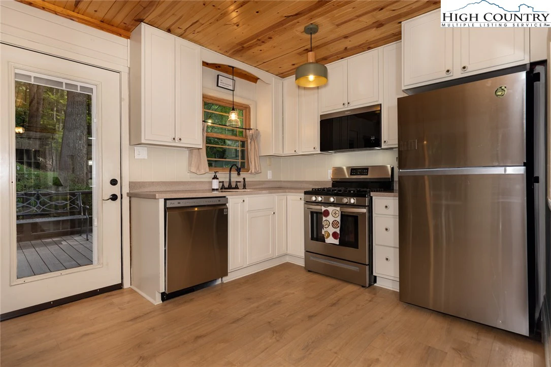 Image number 11 for the current listing