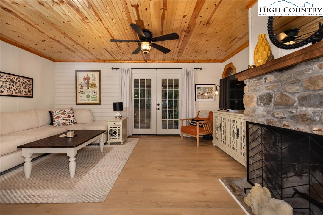 Image number 2 for the current listing